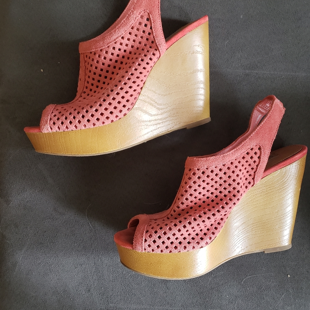 Shoes - Picture 5 of 11